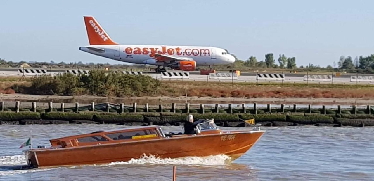 B&B "Gabriel&Melissa" Airport View - Nuova - Ristrutturato Gennaio 2022 Tessera Exterior foto